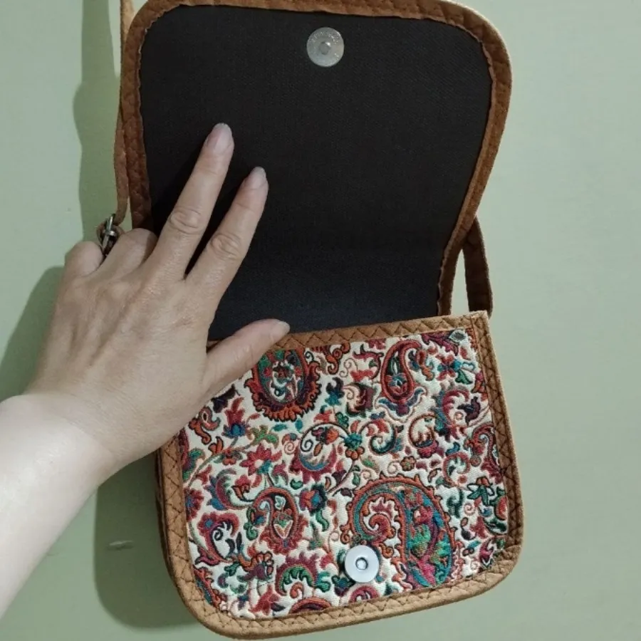 کیف دوشی و کیف پول سنتی