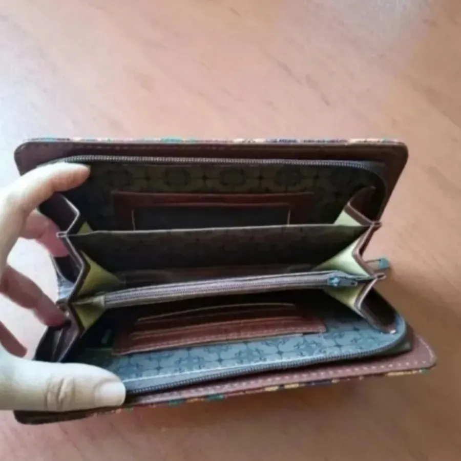 کیف دوشی و کیف پول سنتی