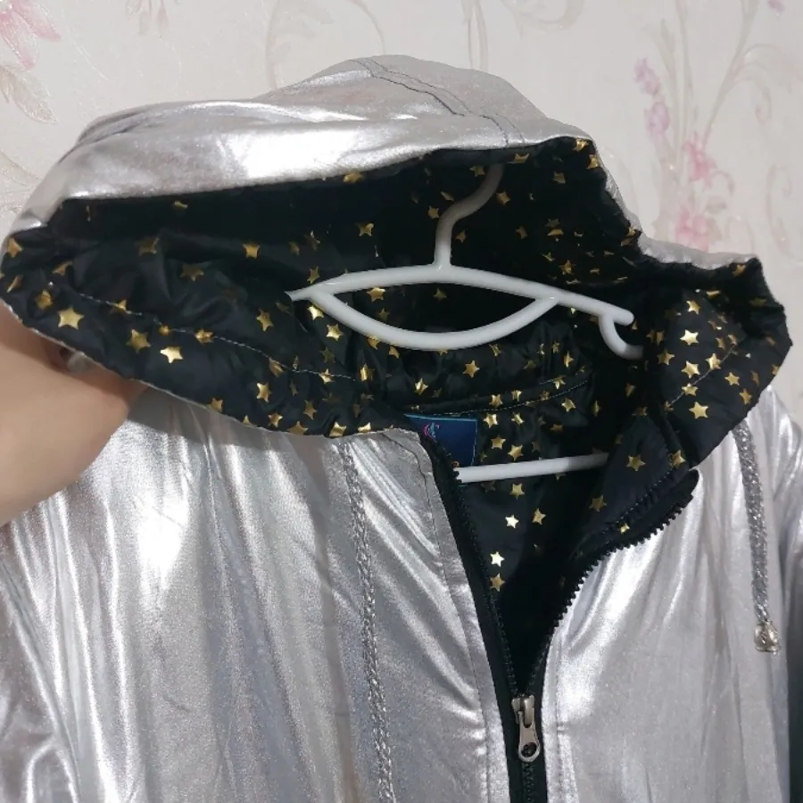 کاپشن نقره ای خاص