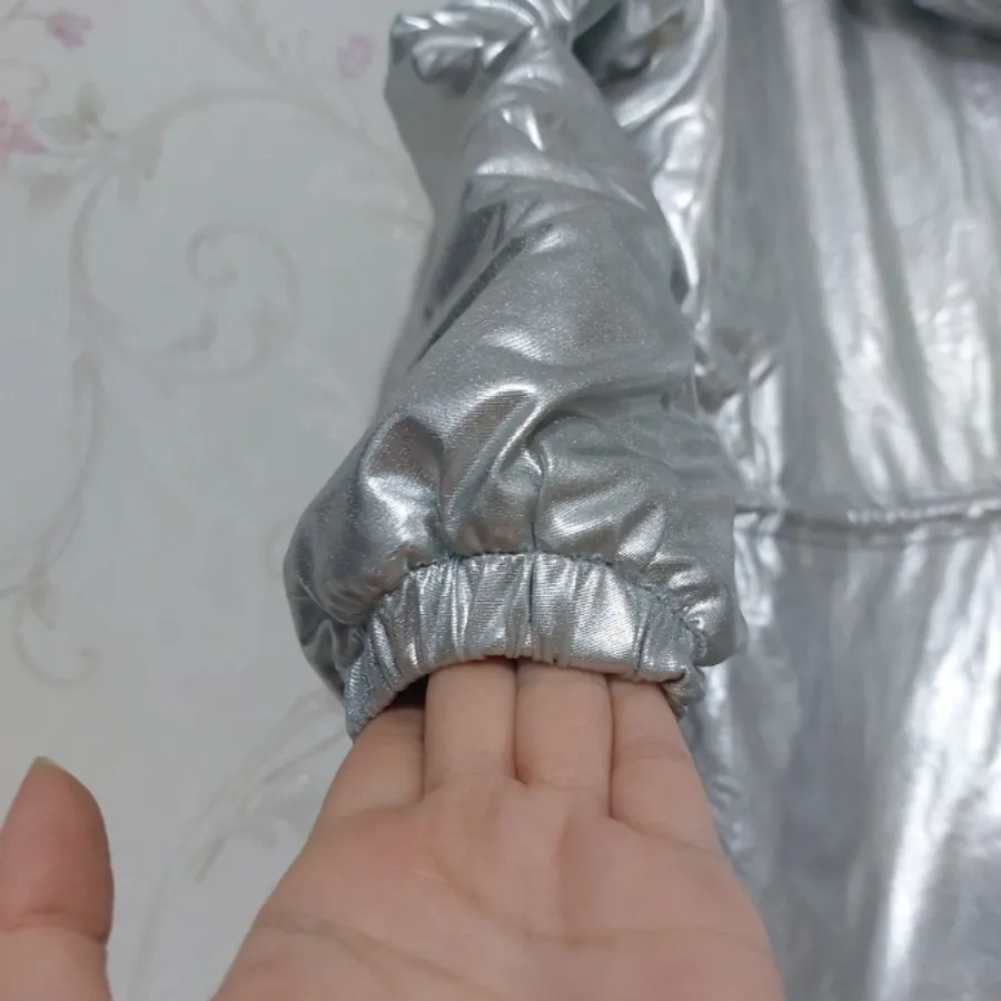 کاپشن نقره ای خاص