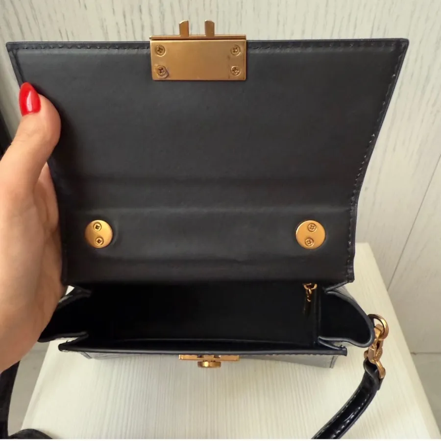 کیف Charles & Keith