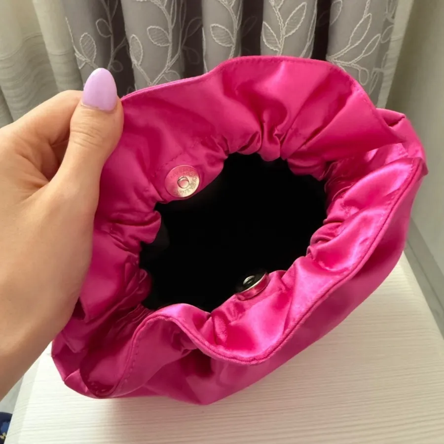کیف ساتن سرخابی