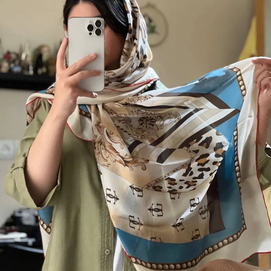 روسری سیلک قواره دار AKER