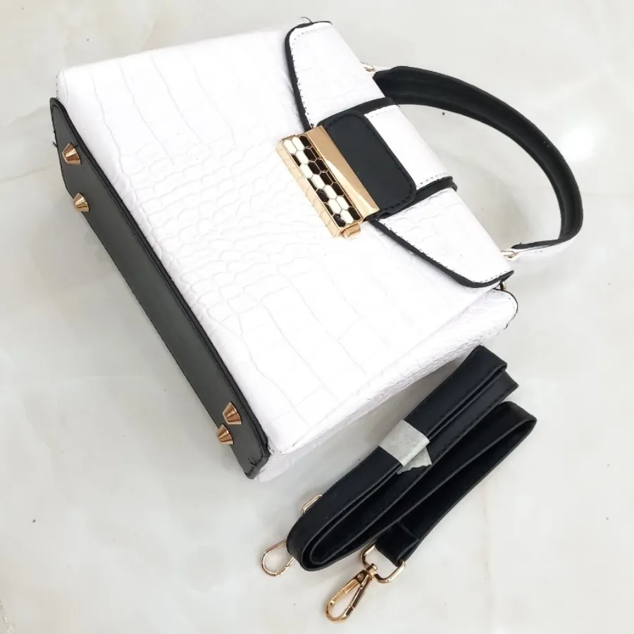 کیف چرم سفید