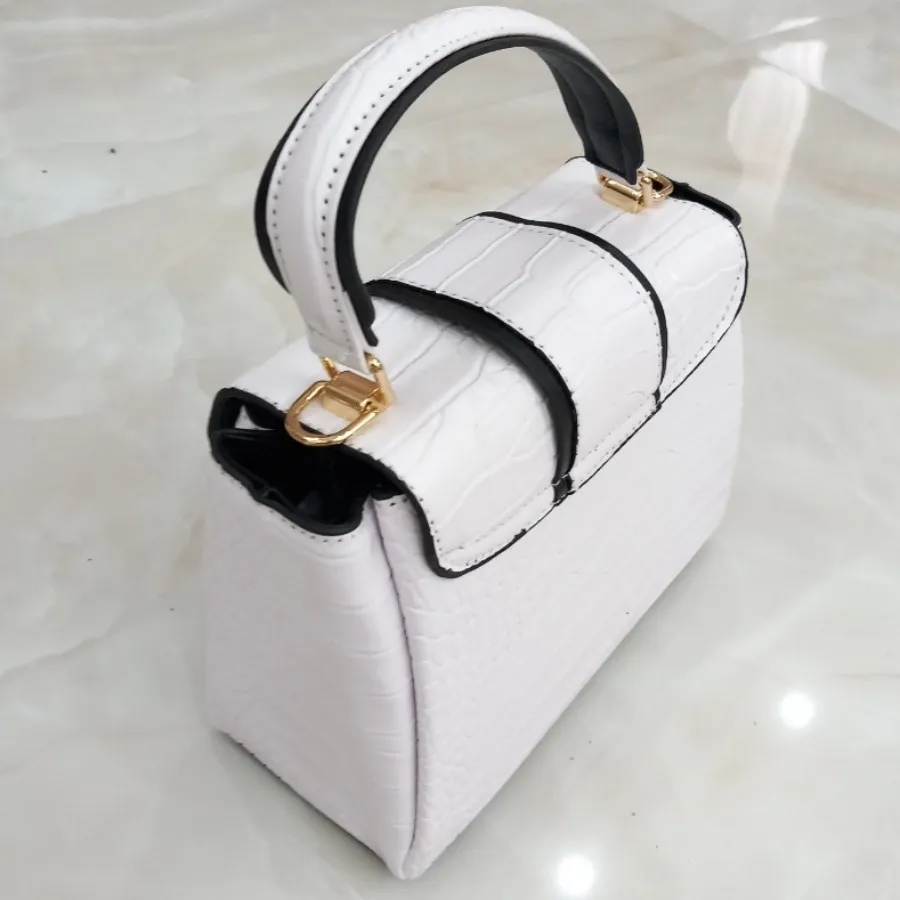 کیف چرم سفید