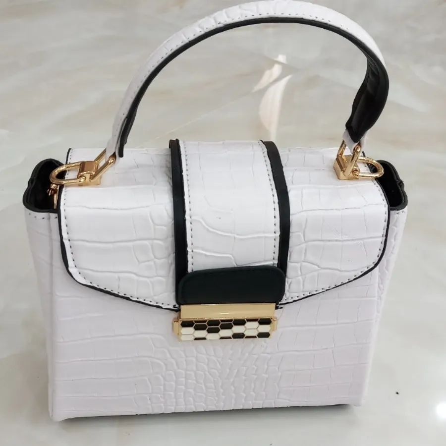 کیف چرم سفید