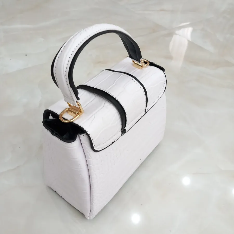 کیف چرم سفید