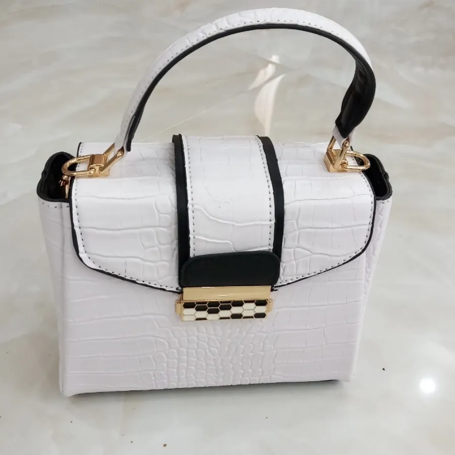 کیف چرم سفید