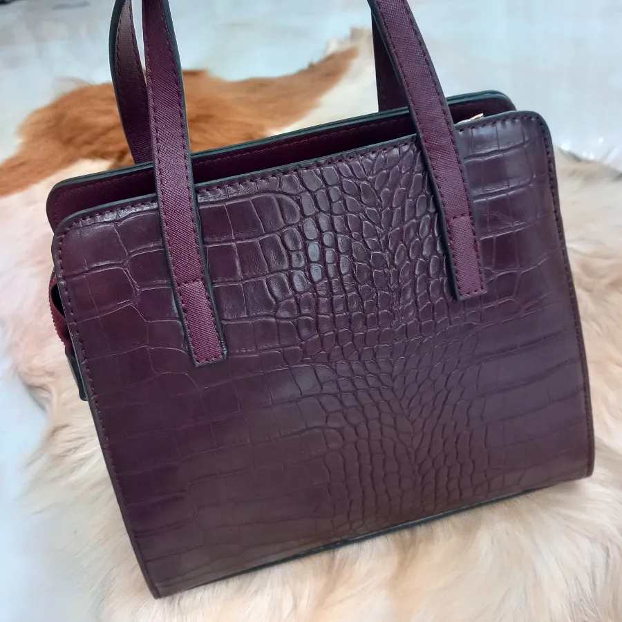 کیف چرم زرشکی