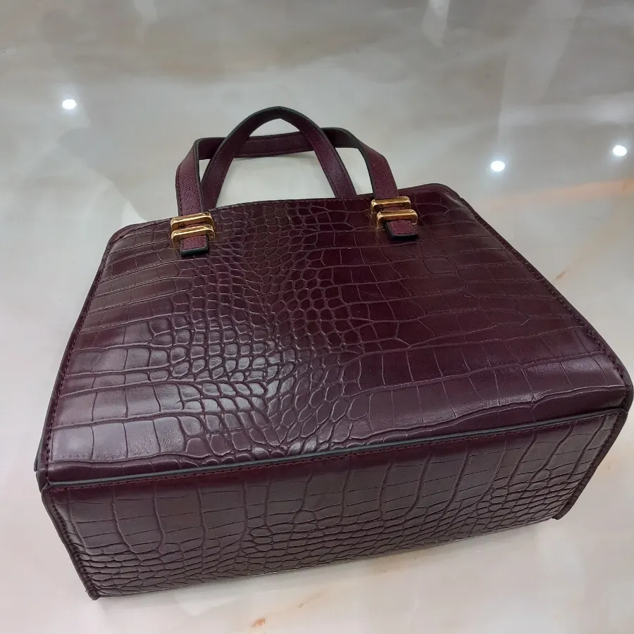 کیف چرم زرشکی