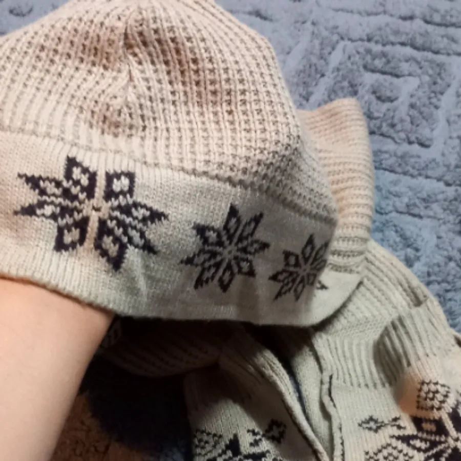 شال و کلاه چسبیده