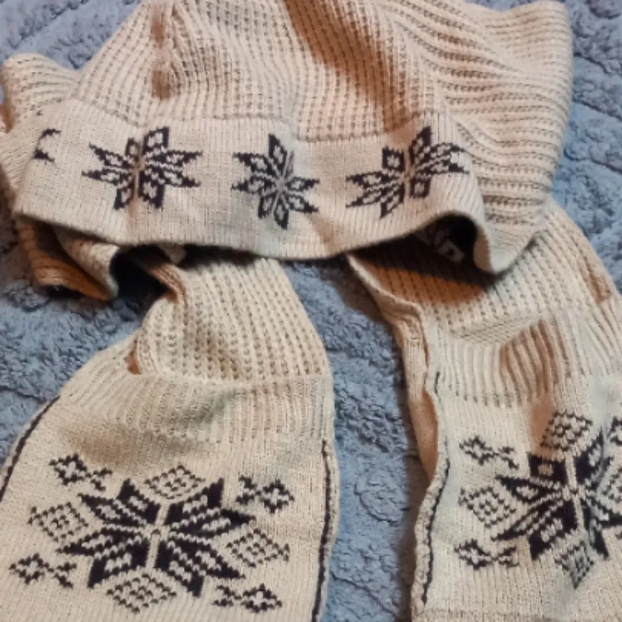 شال و کلاه چسبیده