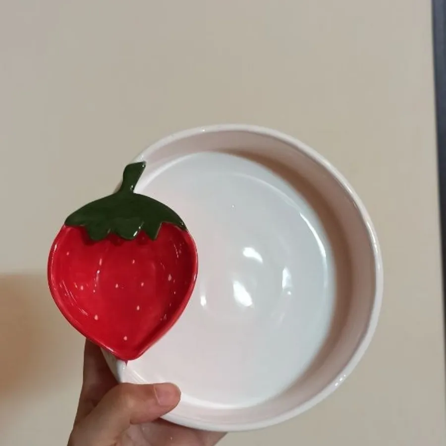 مزه خوری توت فرنگی
