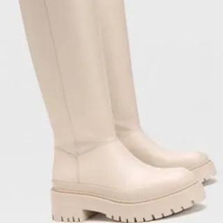 بوت استرادیواریوس