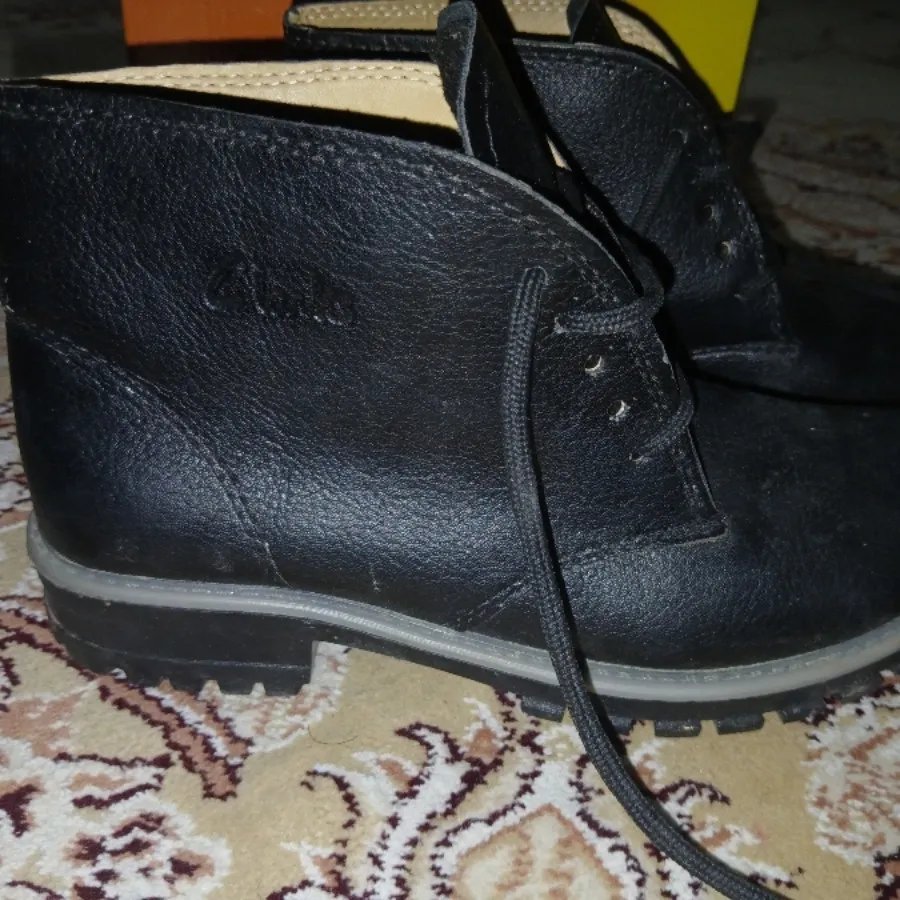 نیم بوت چرم زنانه clarks