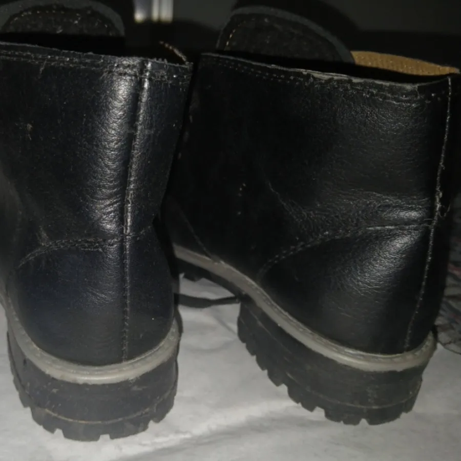 نیم بوت چرم زنانه clarks