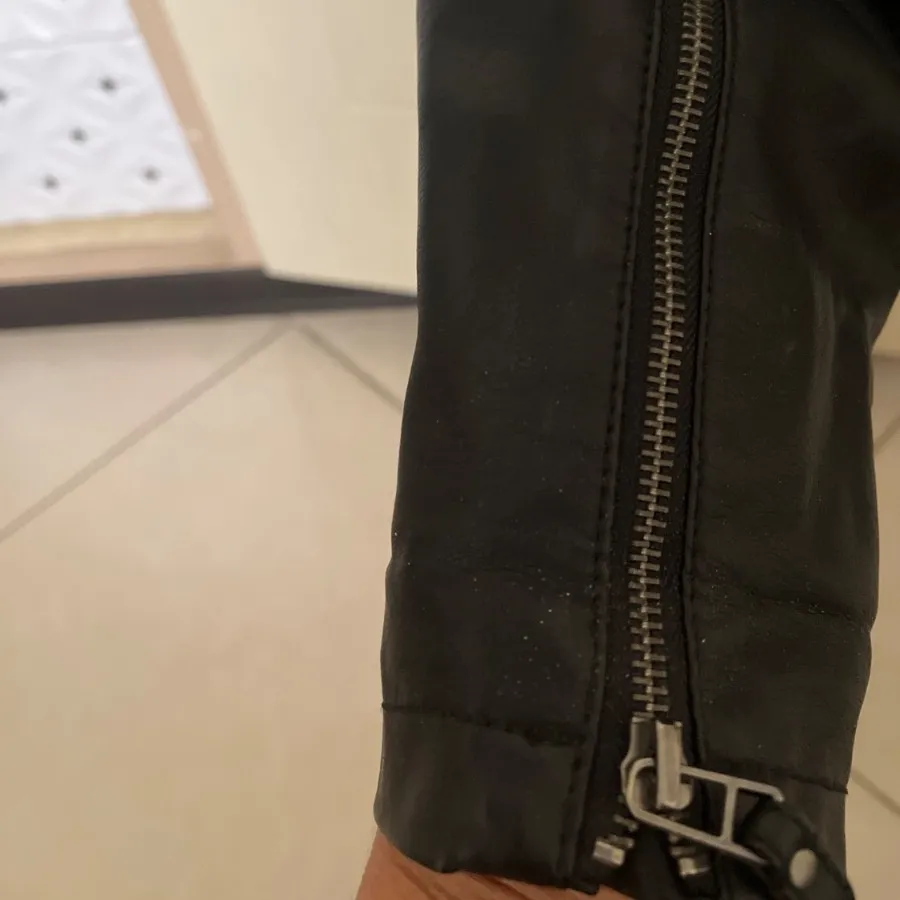 کت چرم و برند