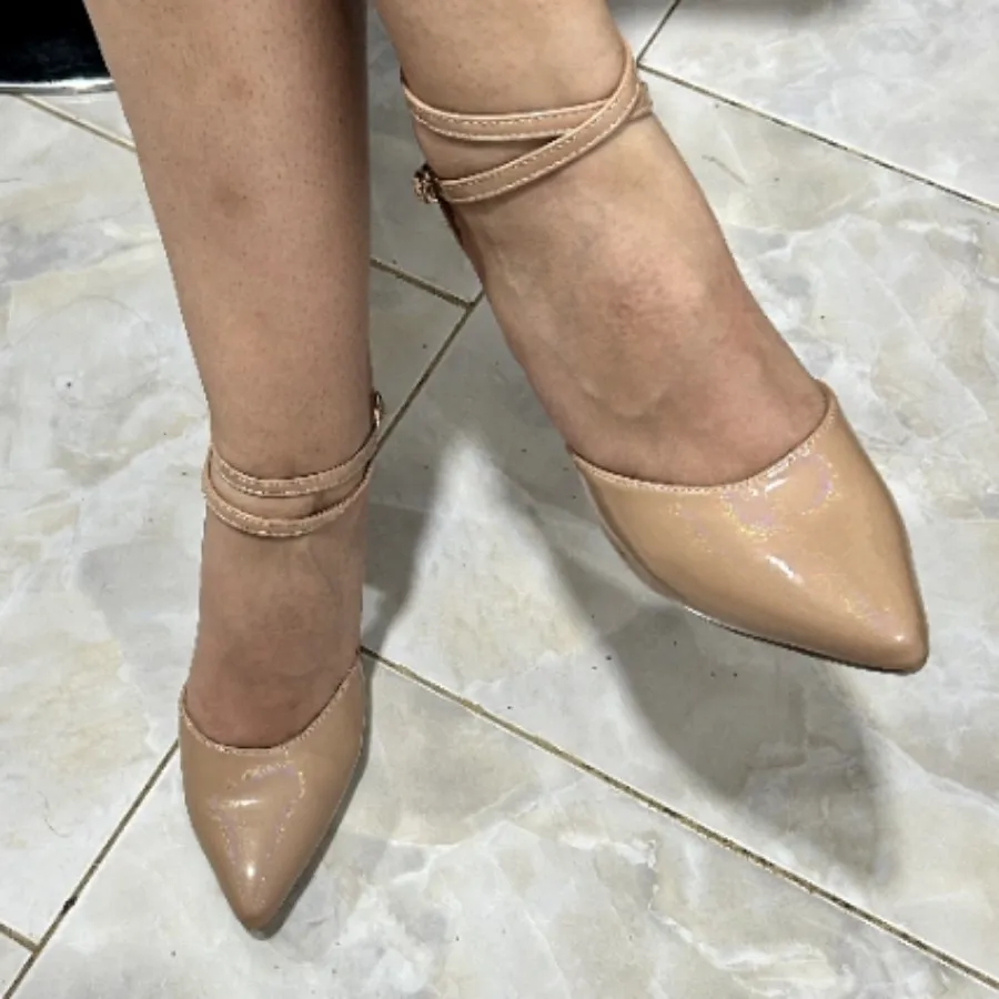 کفش پاشنه بلند کرم