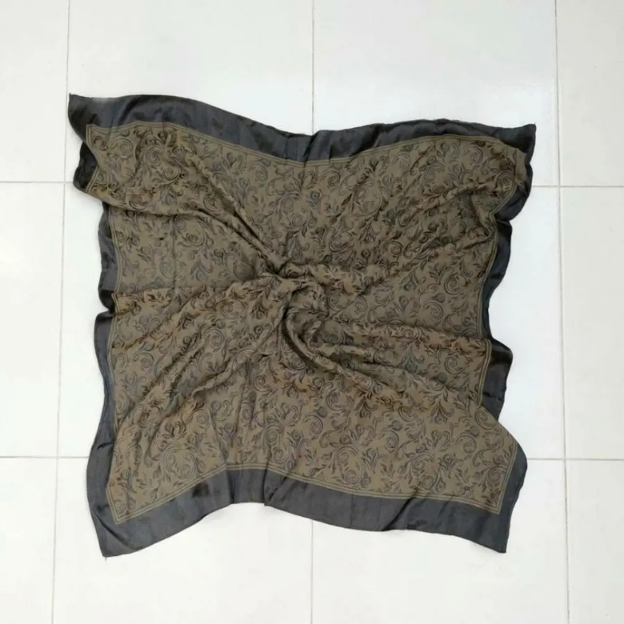 روسری طرح بته‌جقه زیتونی