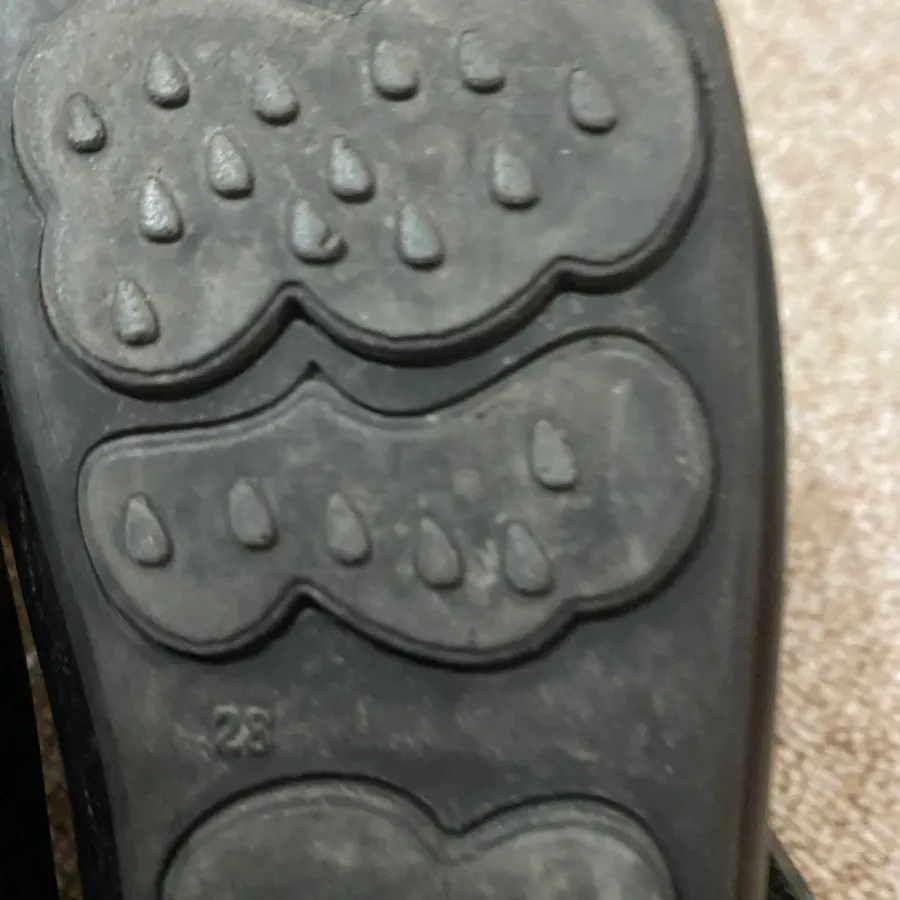 کفش بچگانه