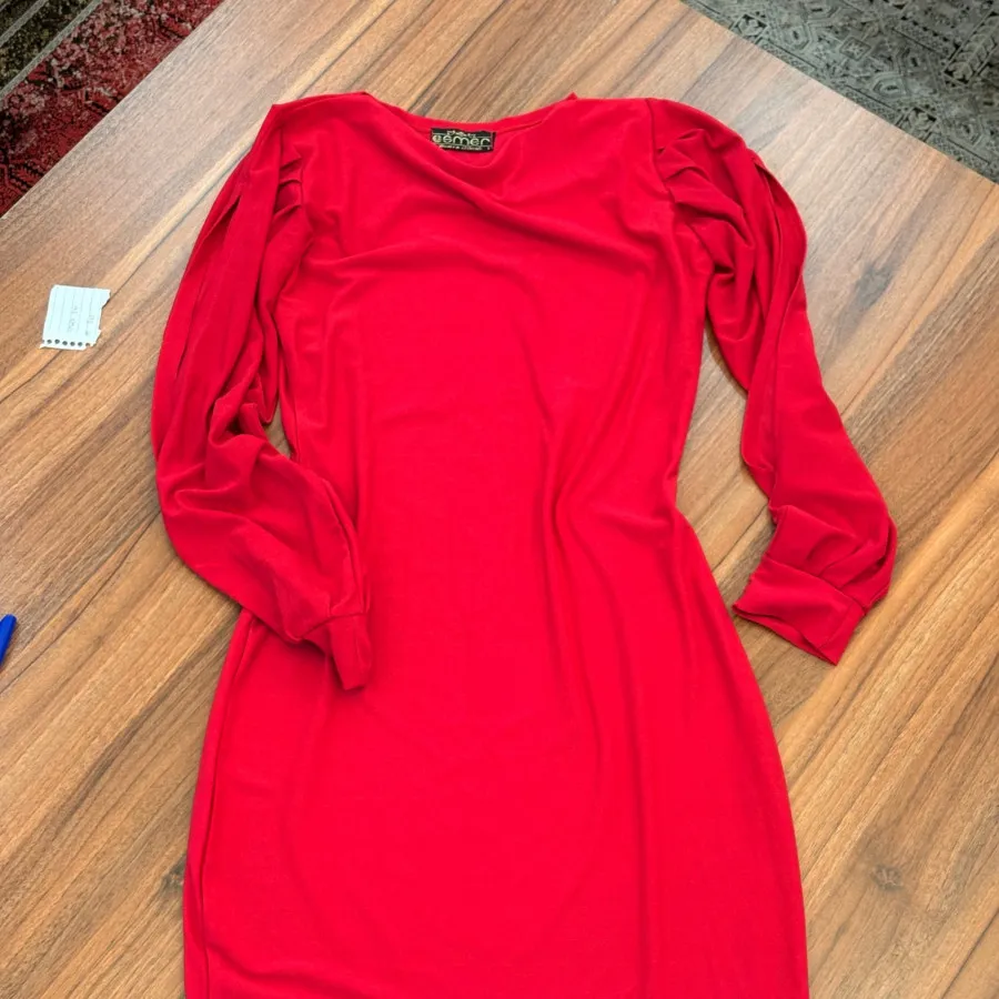 پیراهن سرخابی