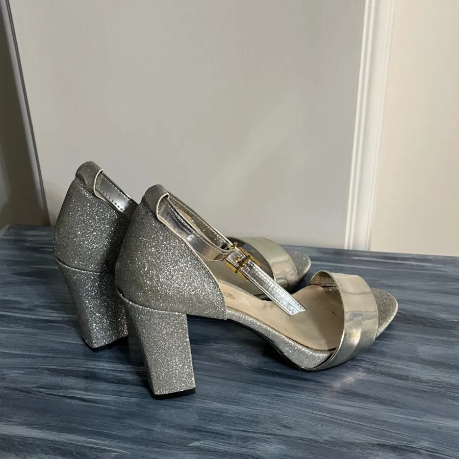 کفش نقره ای 39