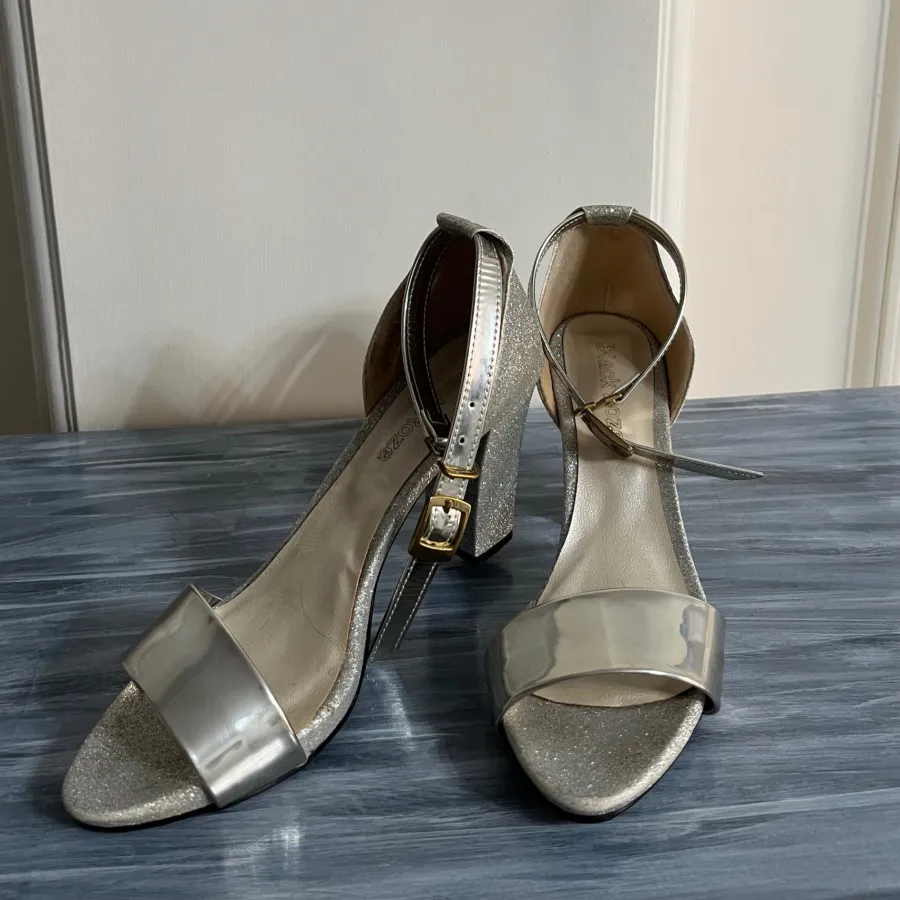کفش نقره ای 39