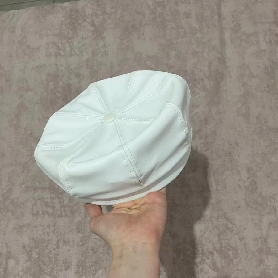 کلاه برت چرم سفید