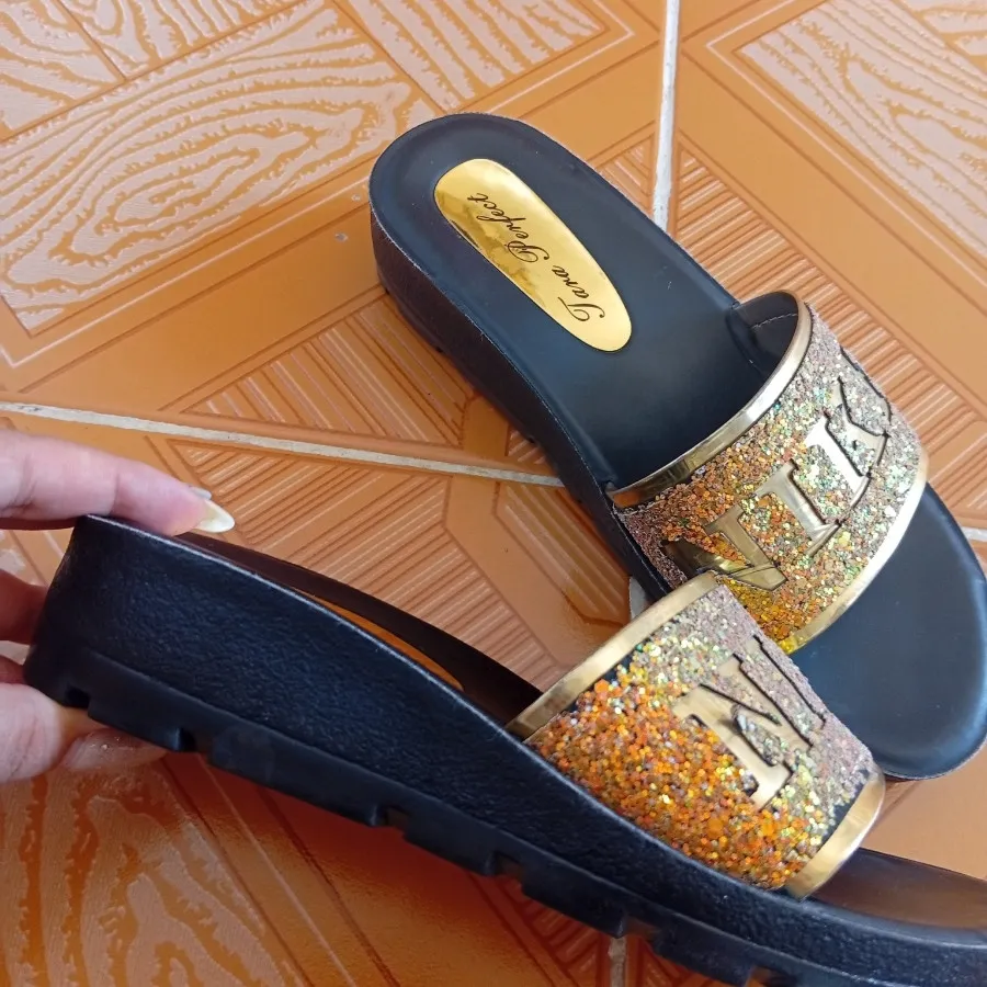 دمپایی نو