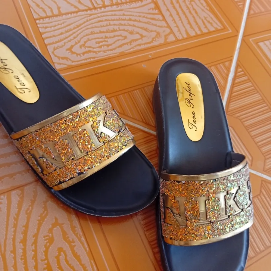 دمپایی نو