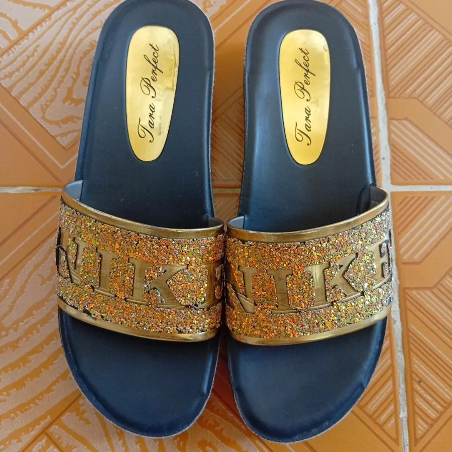 دمپایی نو