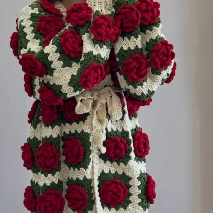 مانتو کاملا گرم گل برجسته