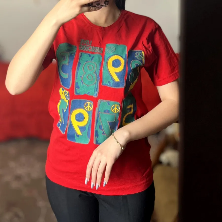 تیشرت قرمز
