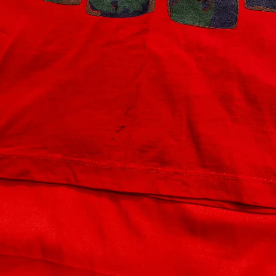 تیشرت قرمز
