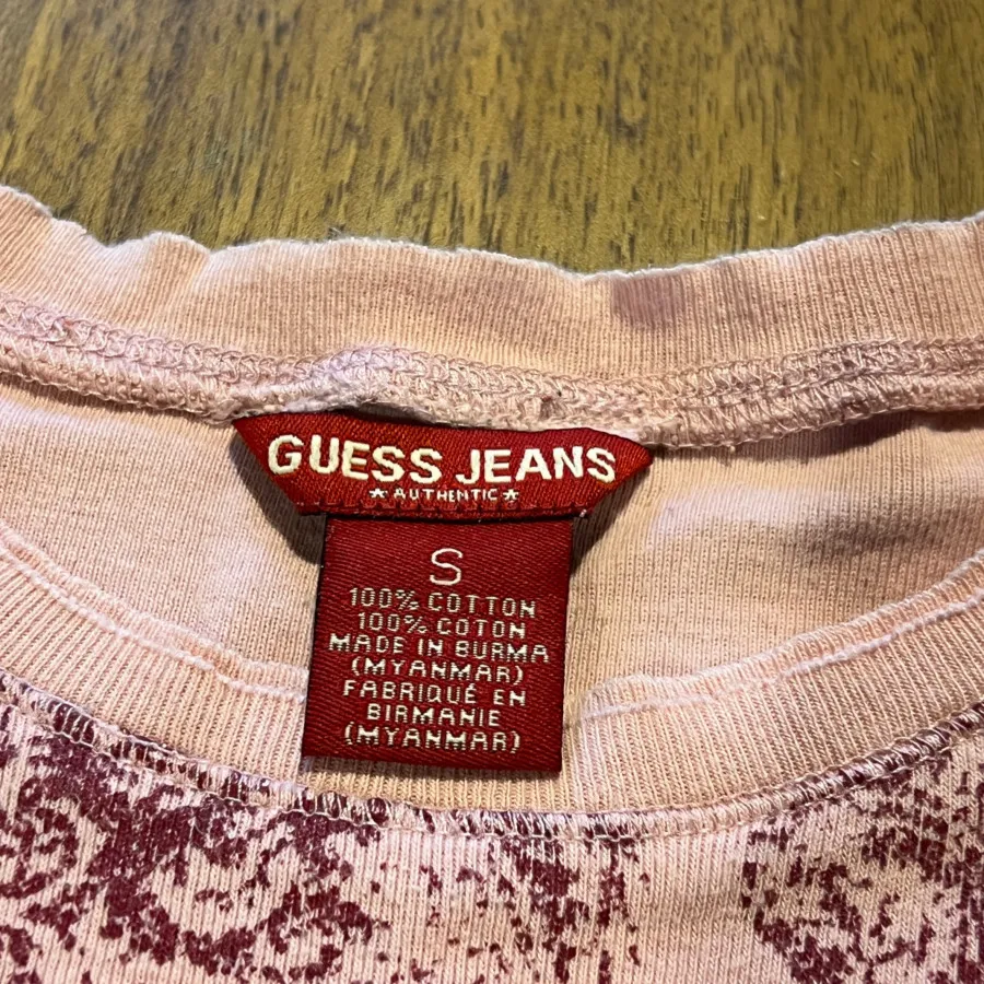 تیشرت گس Guess