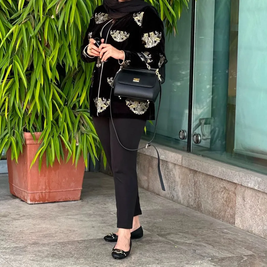 کت گلدوزی شده دور گاندوزی