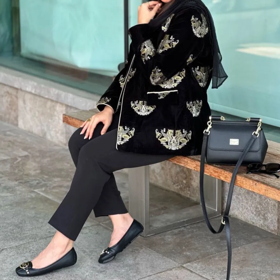 کت گلدوزی شده دور گاندوزی