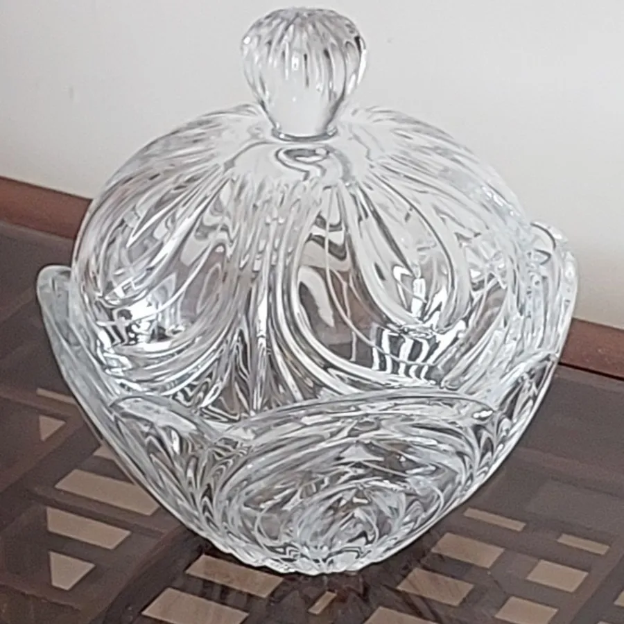 آجیل خوری یا شکلات خوری