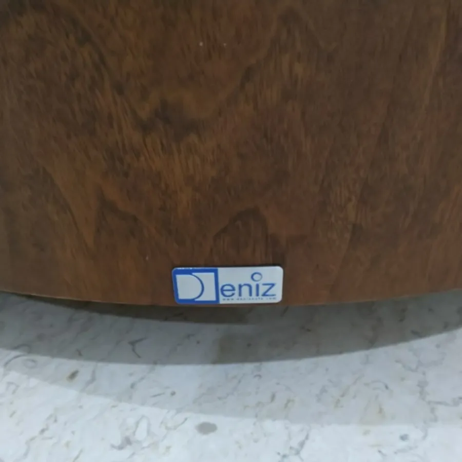 میز چوبی