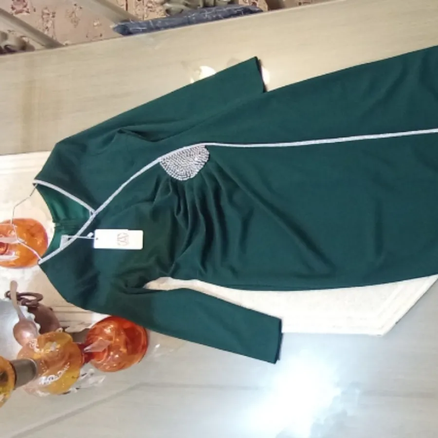 پیراهن مجلسی پوشیده