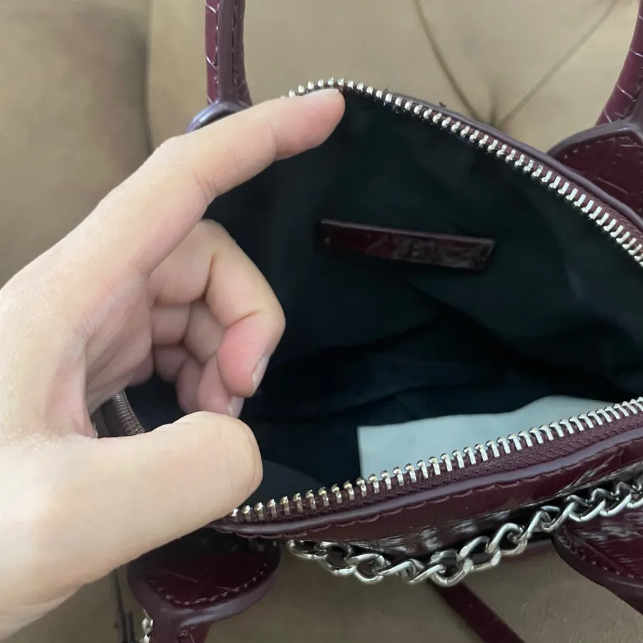 کیف زرشکی زارا