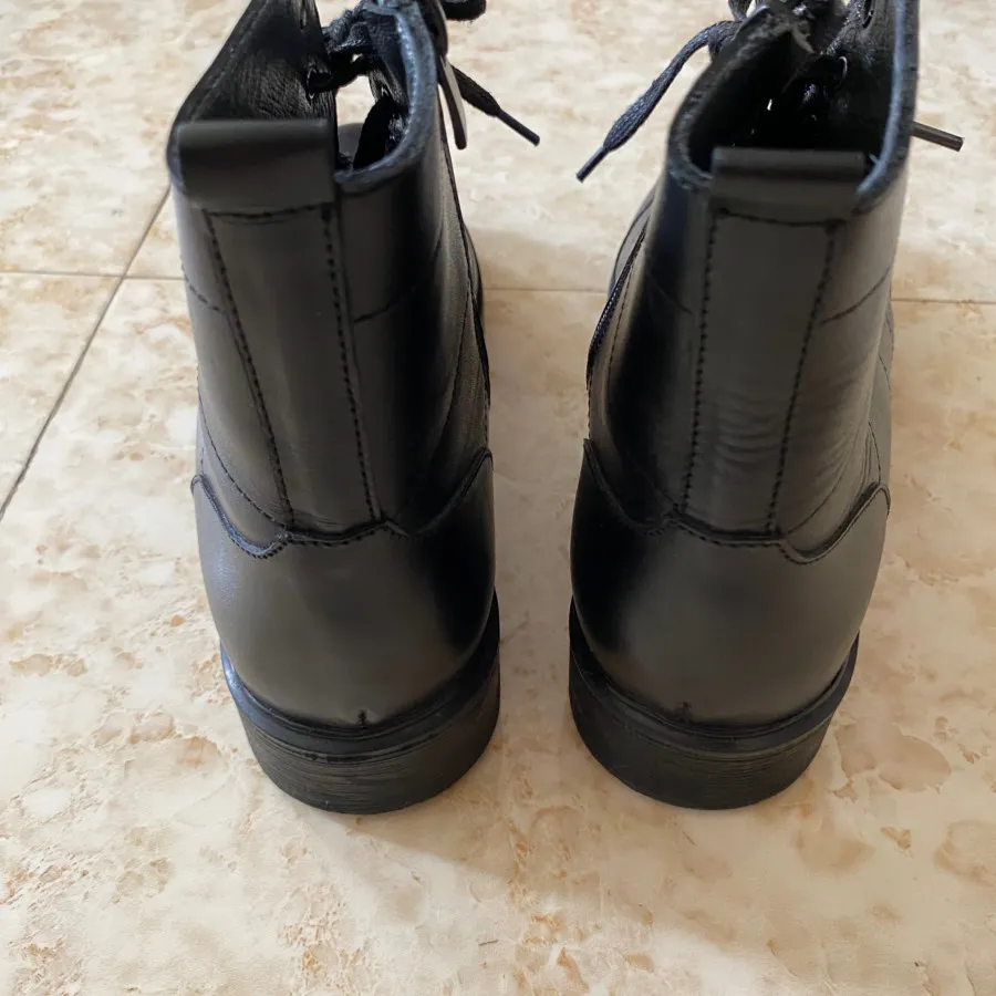 نیمبوت چرم سایز 39