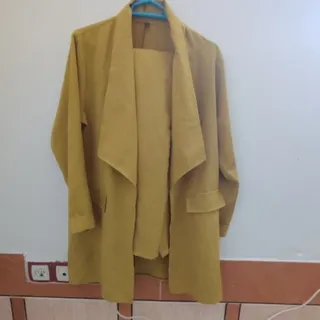 کت شلوار سبز