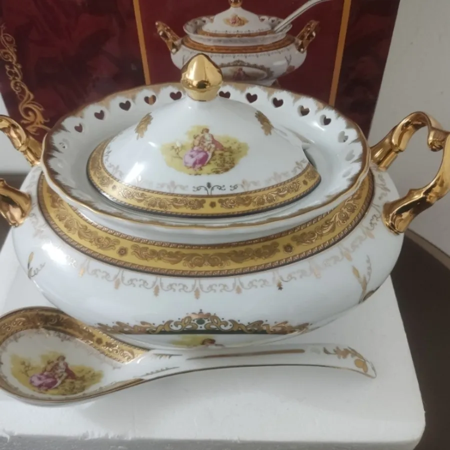 آجیل خ یا شکلات خوری