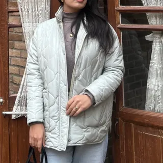 کاپشن سبز کم رنگ