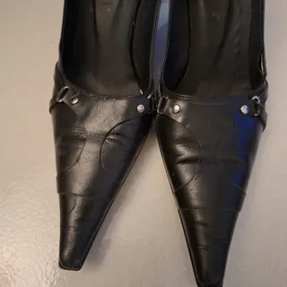 کفش پاشنه دار چرم
