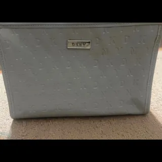 کیف آرایشی dkny