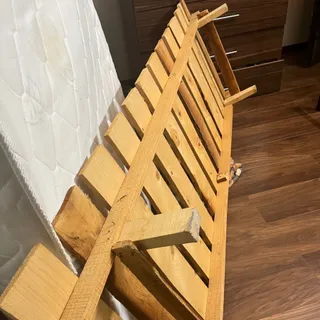 تخت فلزی