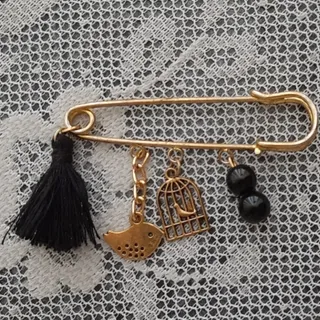 سنجاق سینه بزرگ