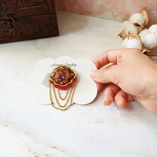 سنجاق سینه متینا